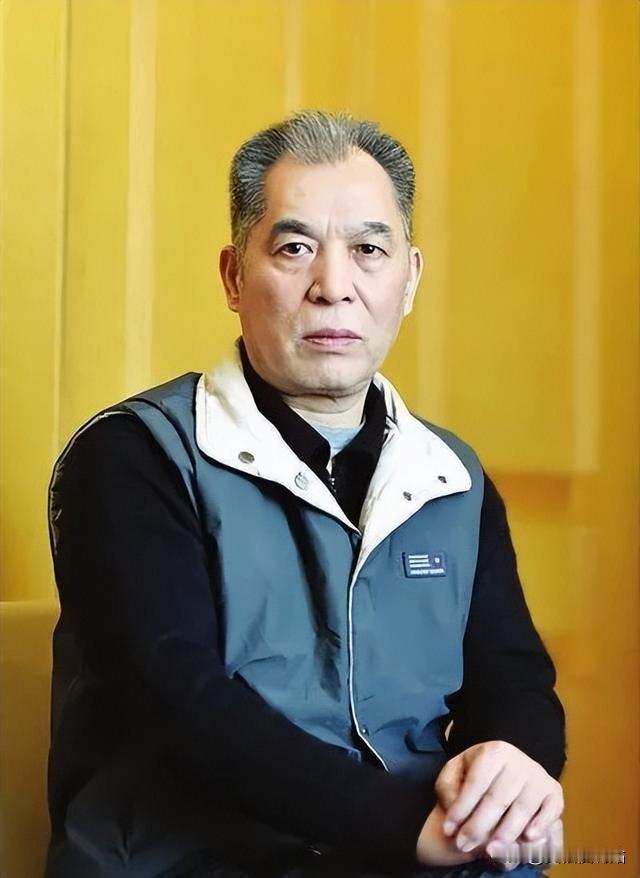 梁晓声的小姨20多岁时，工作刚转正，却因未婚怀孕3个月被开除，小姨咬死不说出孩子