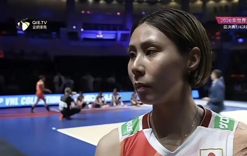 日本女排输球后，和田由纪子接受采访，哽咽了几秒然后才回答提问竞技体育的剧本，有