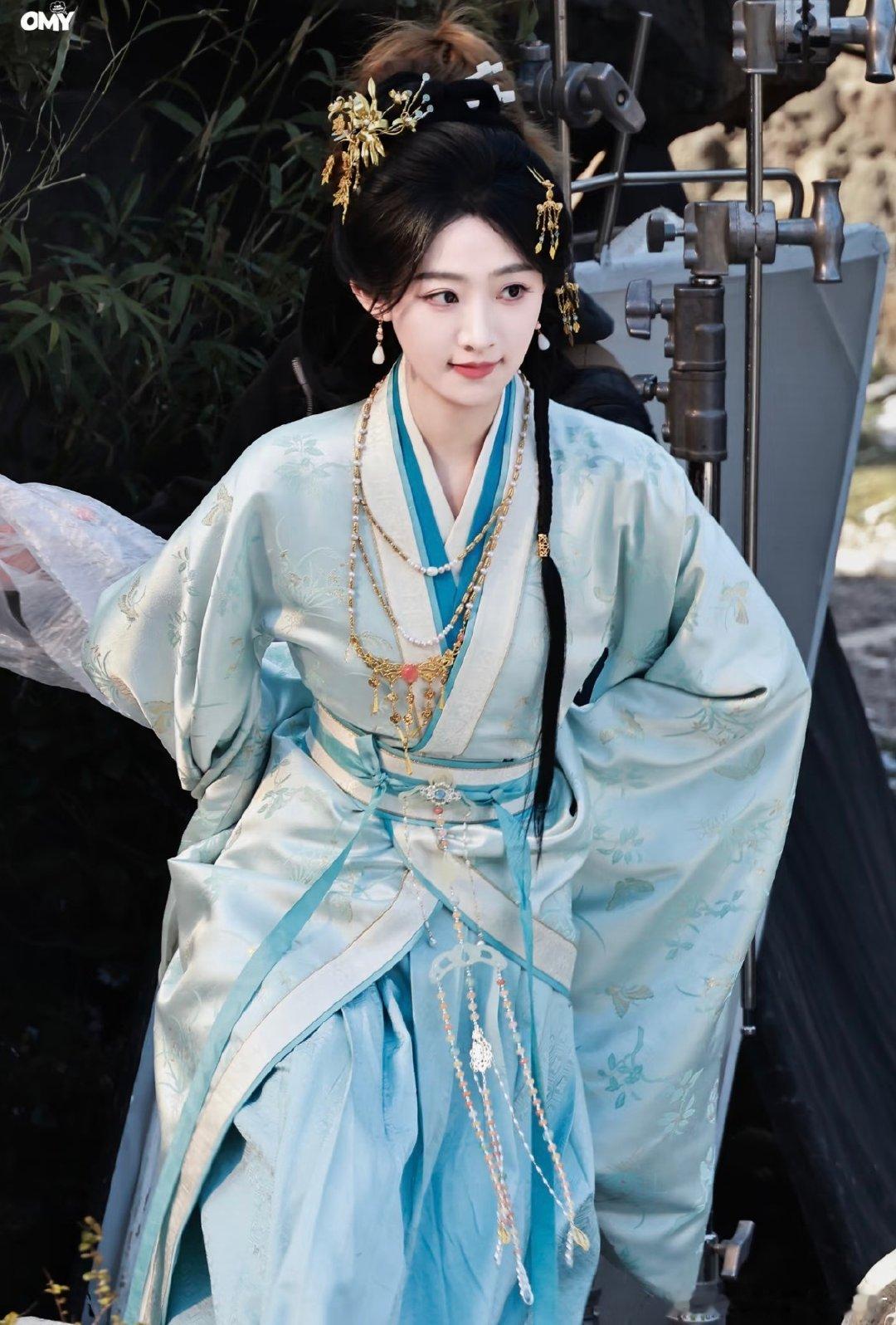 #原来田曦薇扇的是杨雨潼##杨雨潼嫁金钗巴掌脸美人#卧槽！这一段看得我好激动，两个美女对我眼睛特别好