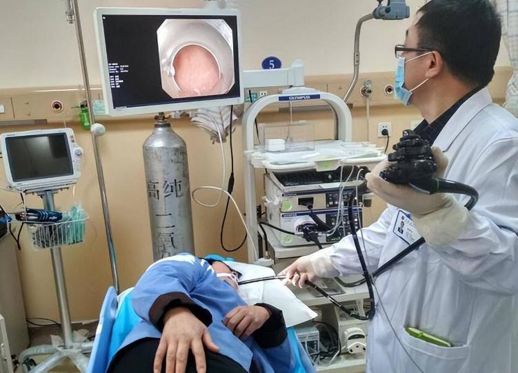 “悲剧还是发生了！”近日，浙江杭州，一女子因工作繁忙，从来不吃早饭，中午和晚上吃