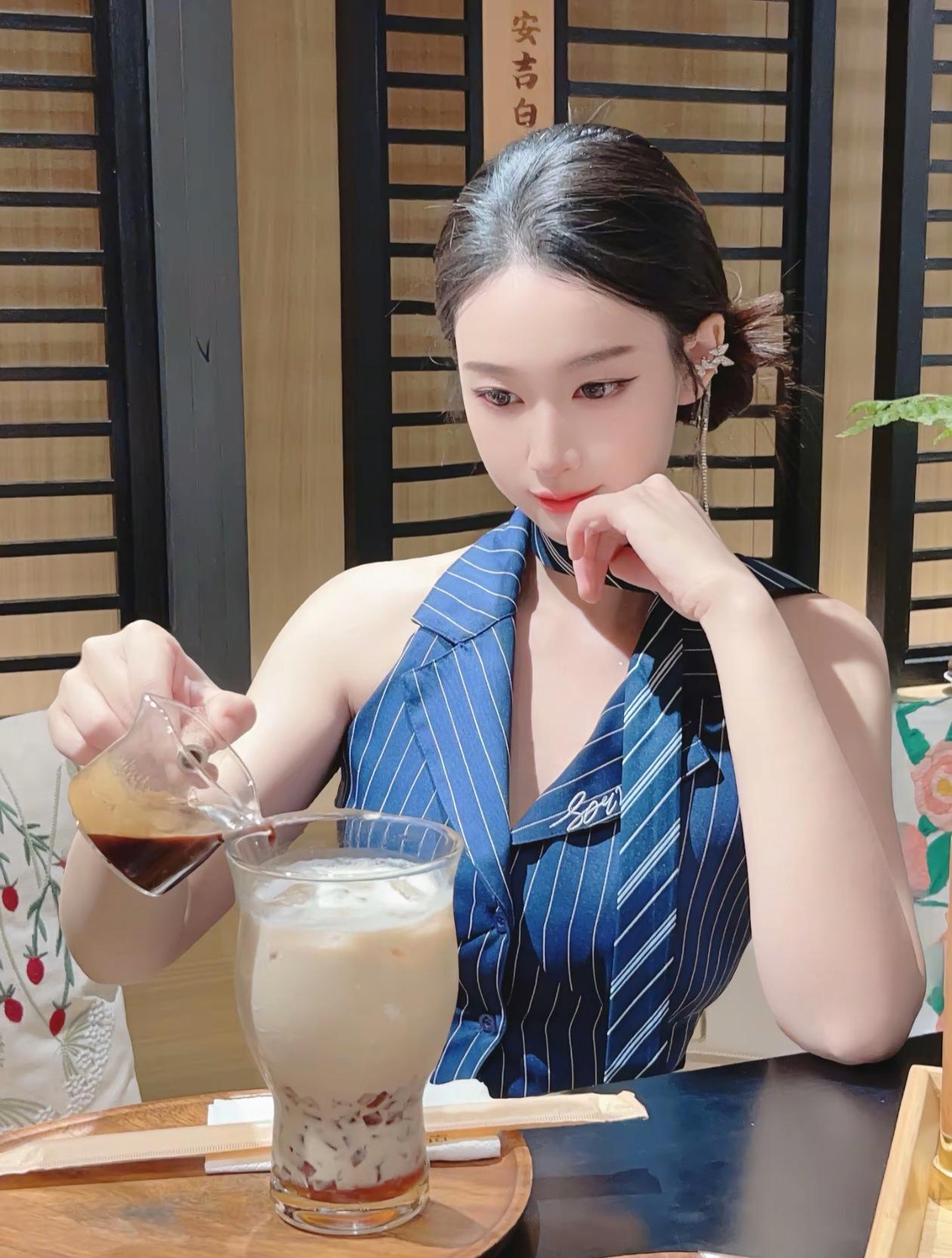 优雅的环境喝奶茶，好惬意