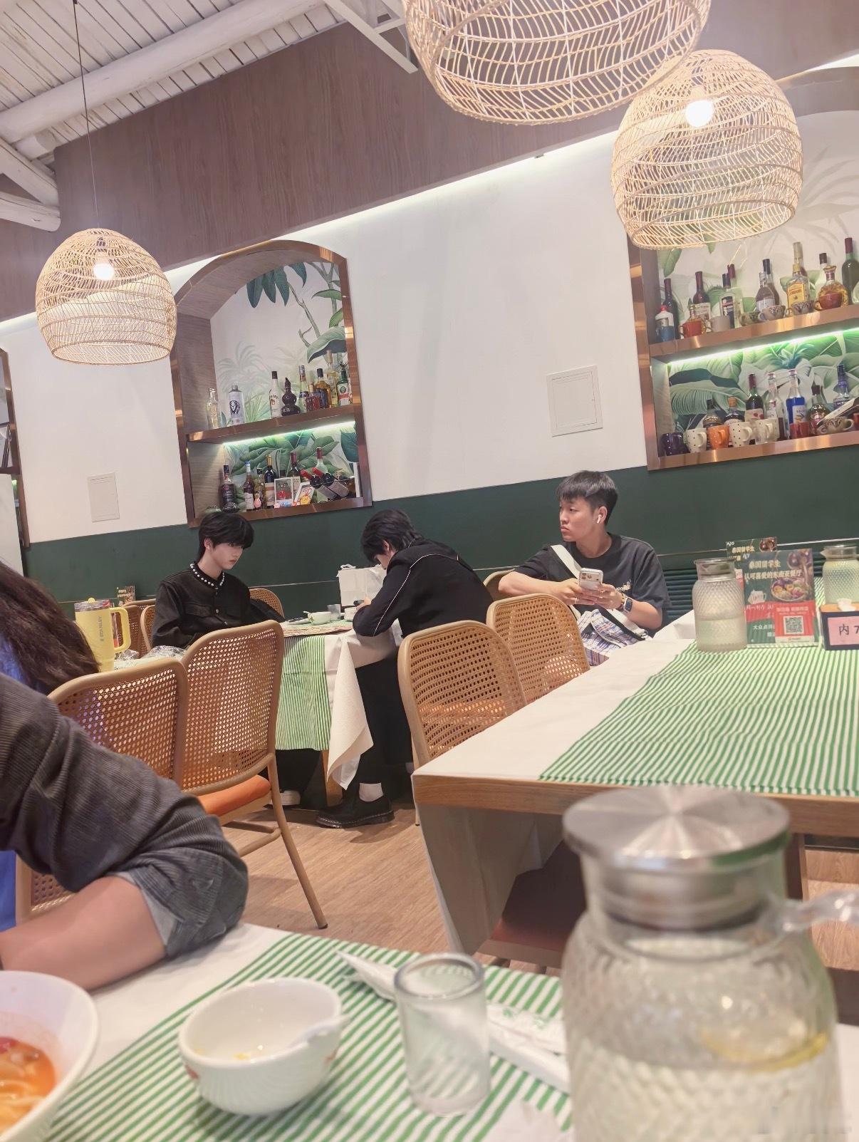 卧槽狗肉你俩咋了