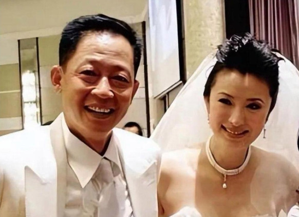 那年，陈坚红在饭店约见王志文，低头轻声说：“我有了身孕。要是你不想结婚，我自己处