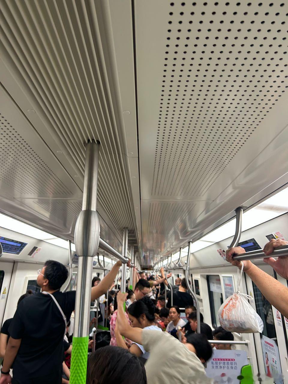 武汉地铁网友：2026.7.25，周六，21:56，武汉地铁6号线六渡桥-汉正