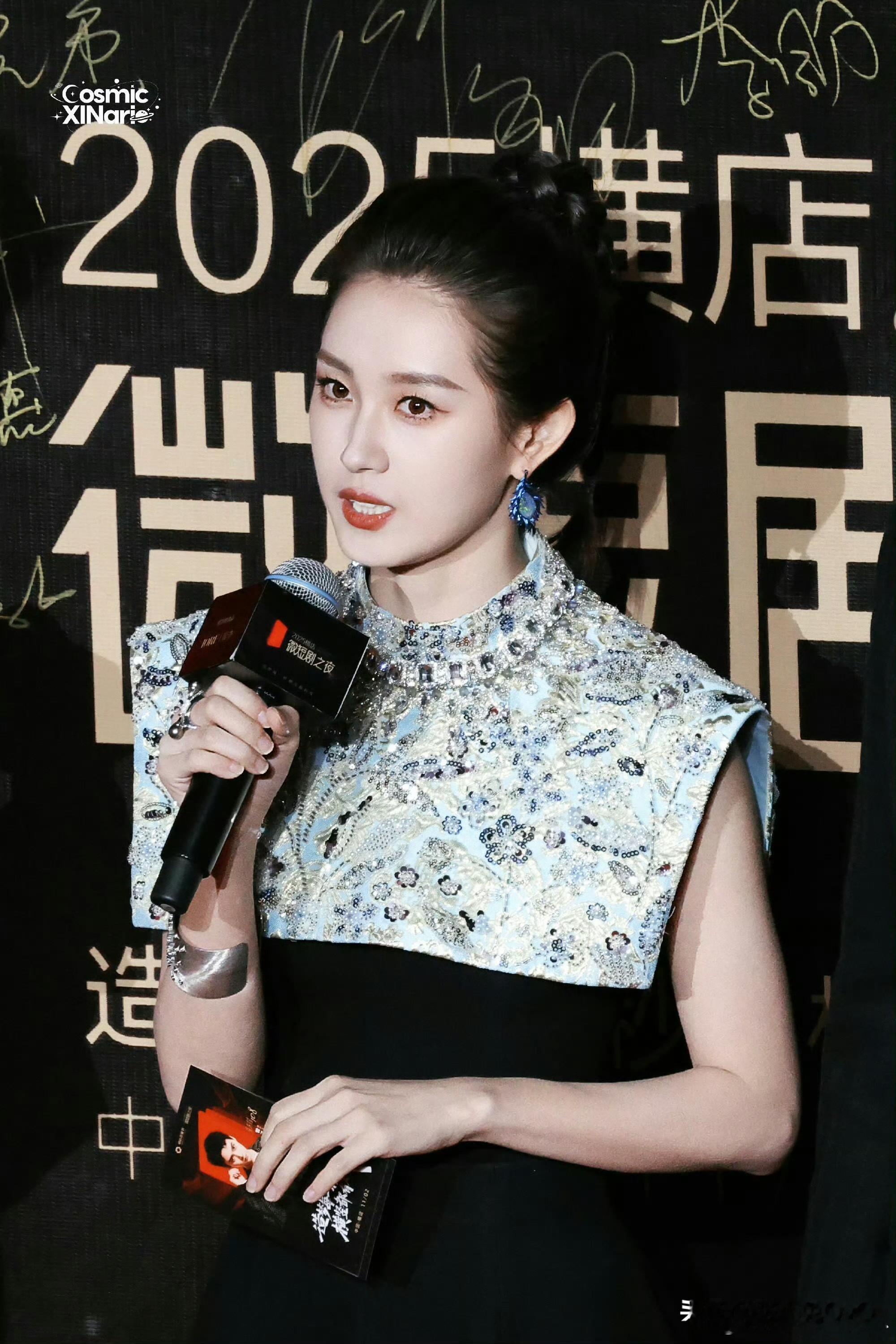 短剧女演员郭宇欣参加颁奖典礼一条裙子穿了三次！在横店微短剧之夜颁奖典礼上，郭宇欣