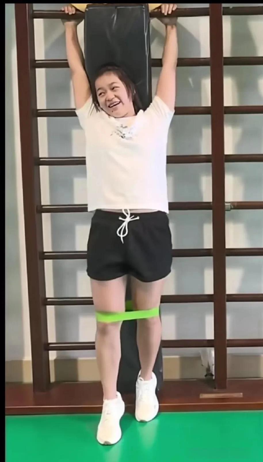 全红婵开始训练了，肉眼可见的长肉了，头发也留起来了了，女孩子都想长发飘飘。