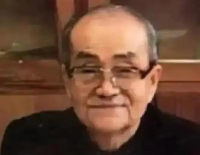 1981年，胡乔木把黄克诚文章里的"毛主席"全改成了"毛泽东同志"，稿子送回时，