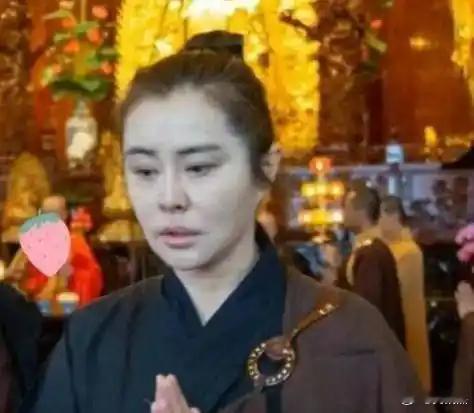 女神，素颜赢了绝大部分的人。