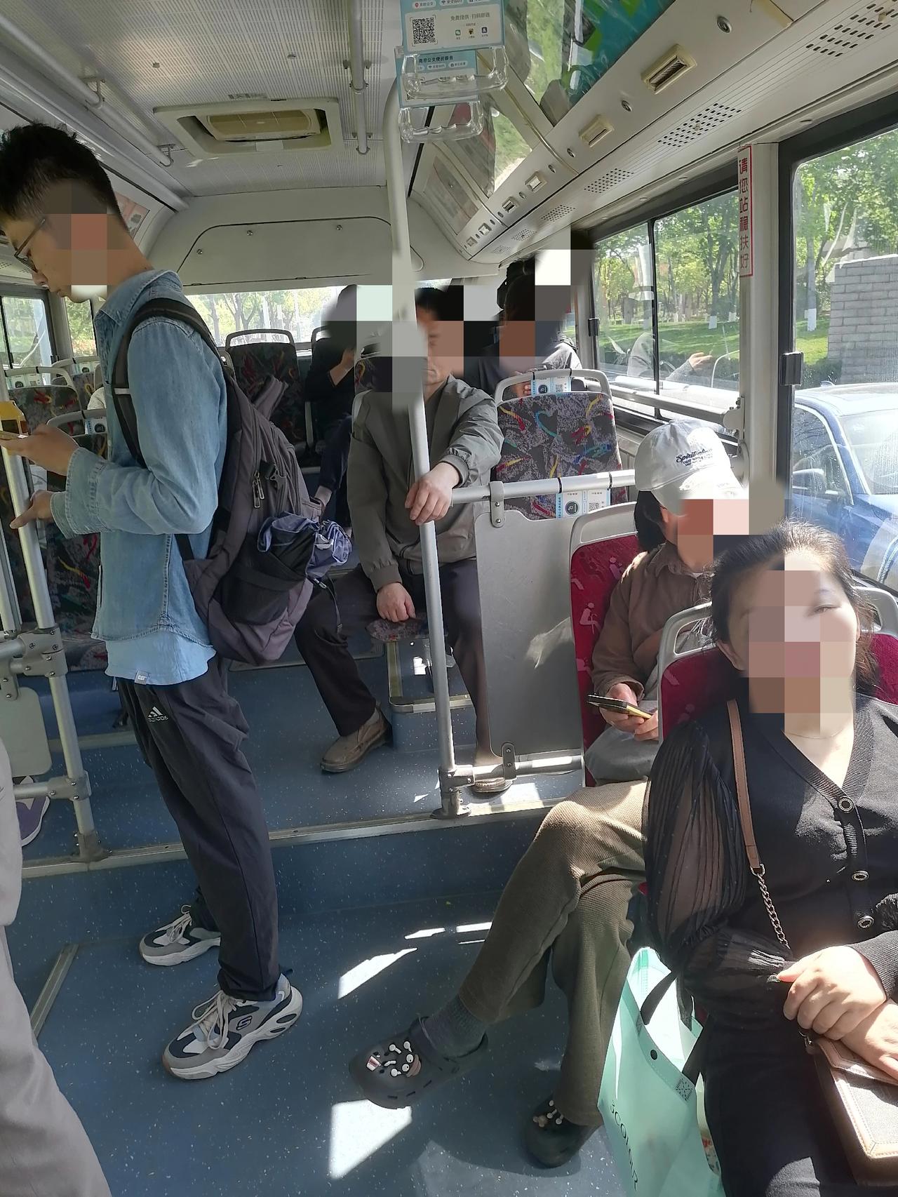 朋友几乎要被折磨得崩溃了，他实在搞不懂如今的孩子究竟在想些什么，也不禁怀疑是不是