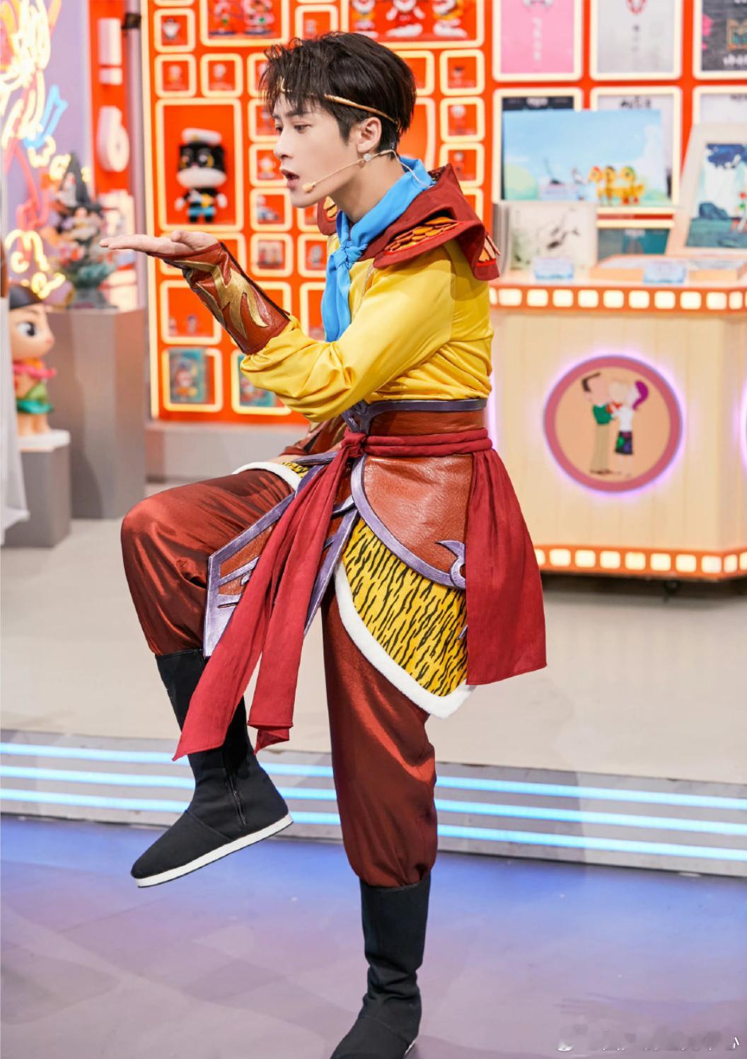 1、檀健次与卢昱晓主演的《何不同舟渡》已开启播前招商，暂定12月底登陆湖南卫视、芒果TV。2、姚安娜