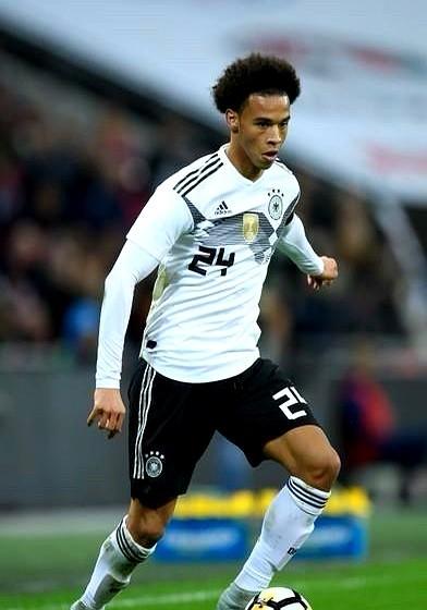 德国队这帮年轻人，真要搞事情了。纳格尔斯曼教练手下的3-4-3阵型，让德国队