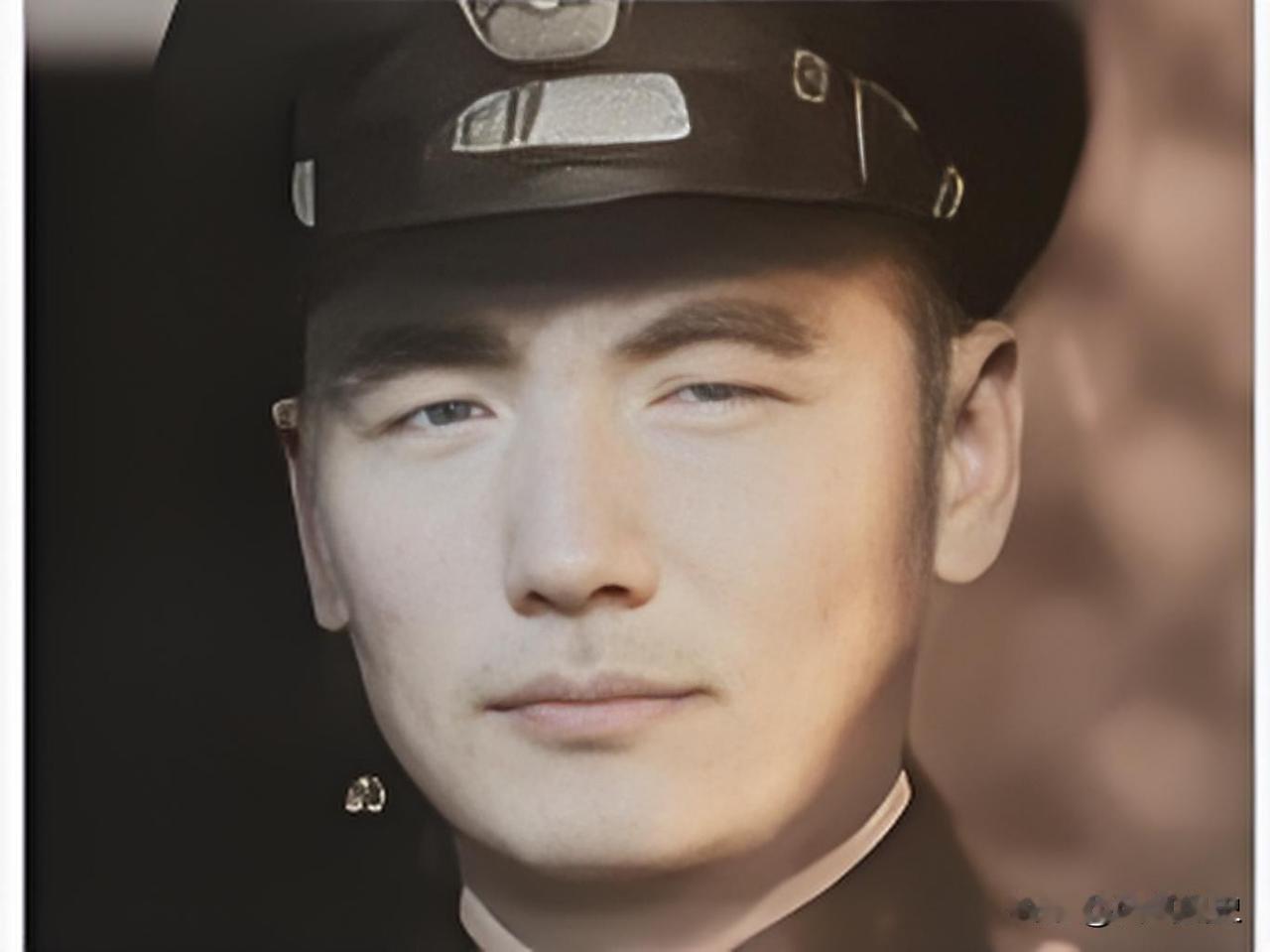 1949年，成都已被团团围住，国民党第三十军军长鲁崇义把心腹叫到一起，只说了一件