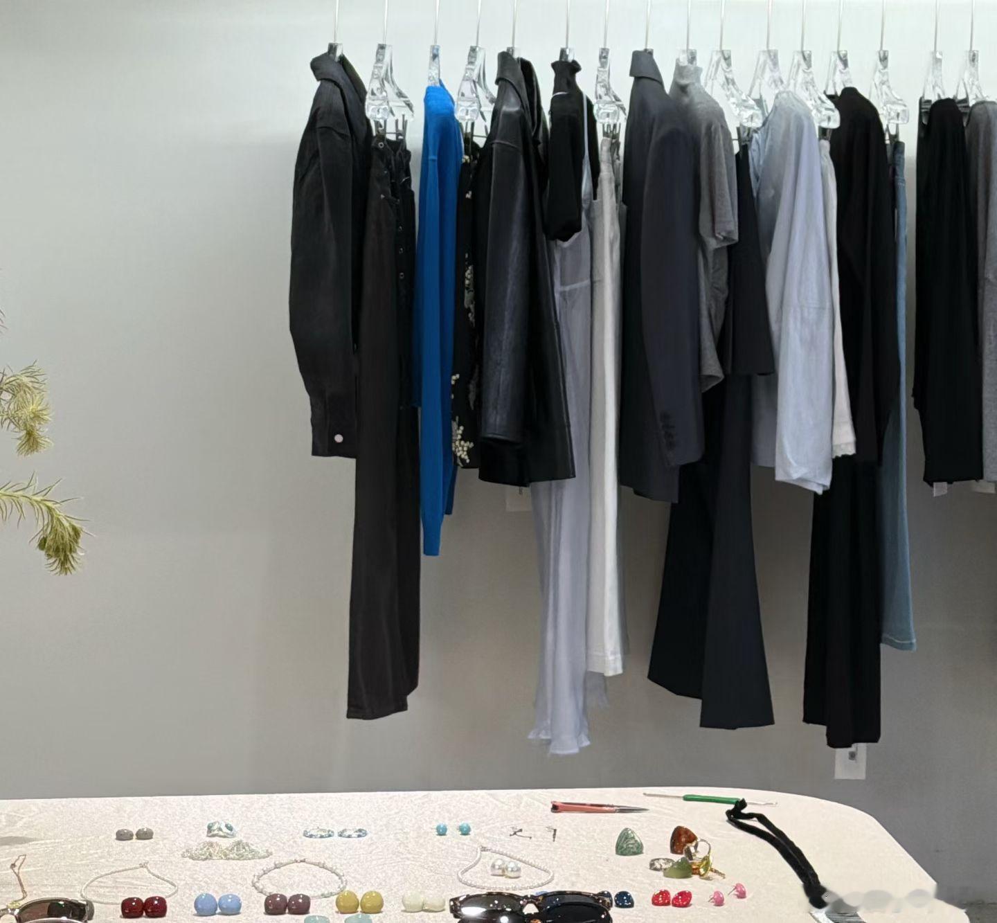 牛马哄自己上班就是买衣服