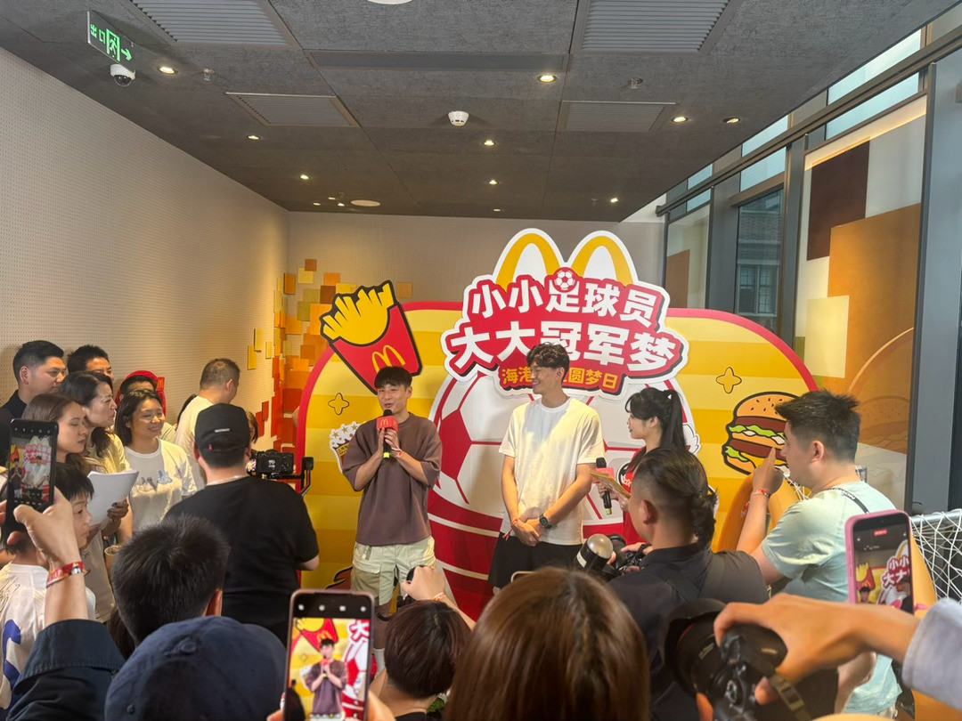 武磊：其实我和麦当劳倒是有个小故事，小学一次活动中我是自己去麦当劳做过汉堡的上海