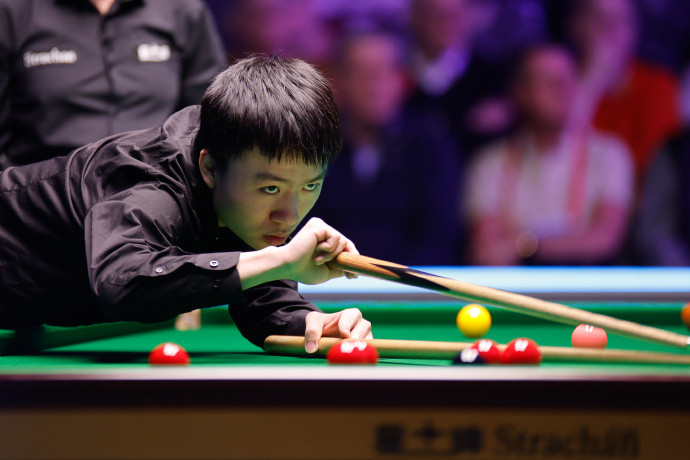 吴宜泽晋级威尔士公开赛四强2026斯诺克威尔士公开赛1/4决赛，5-4战胜江俊