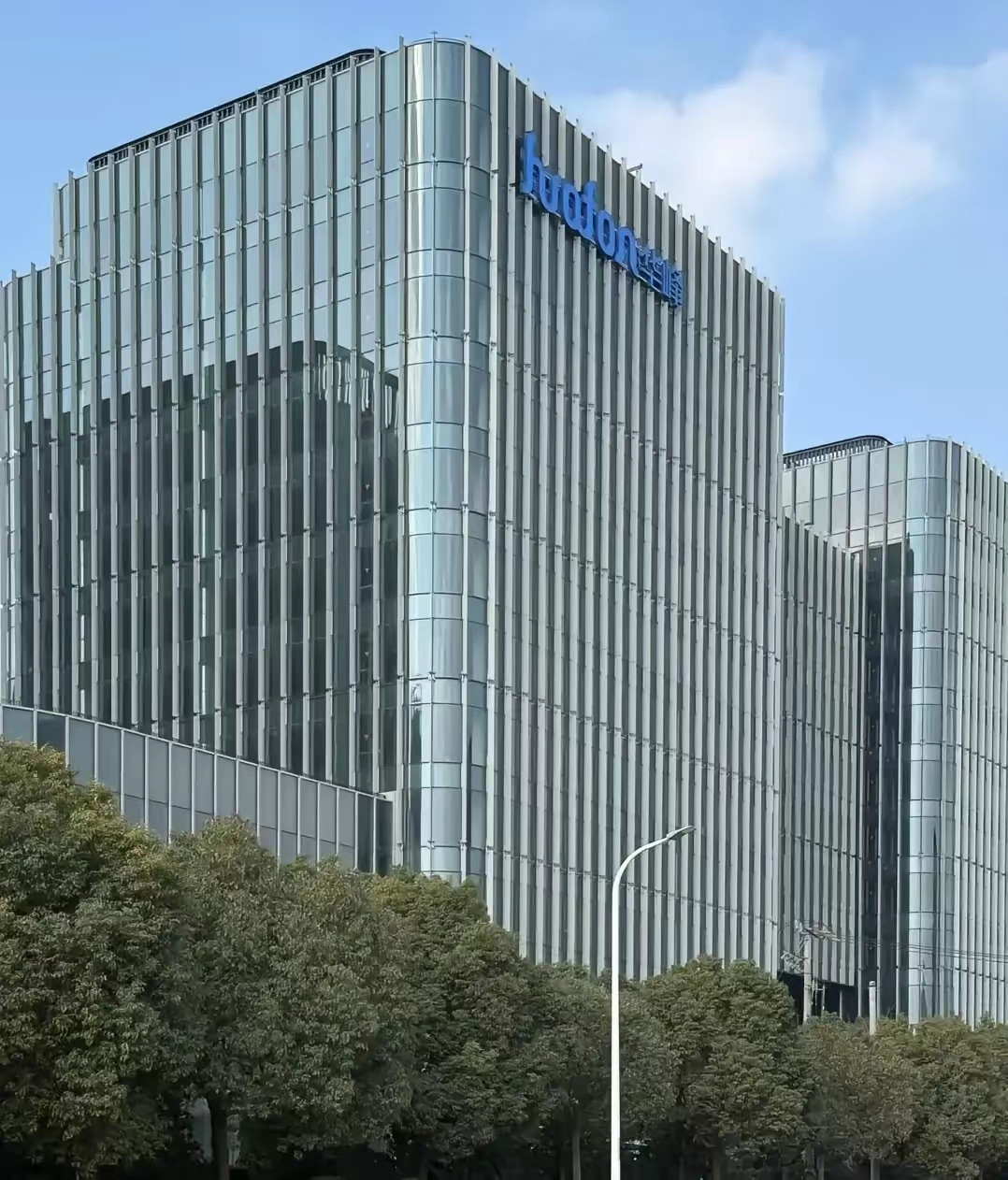 杭州科技圈最近炸锅，一张工资截图直接刺痛无数人：机器人算法工程师月薪5.6万，年