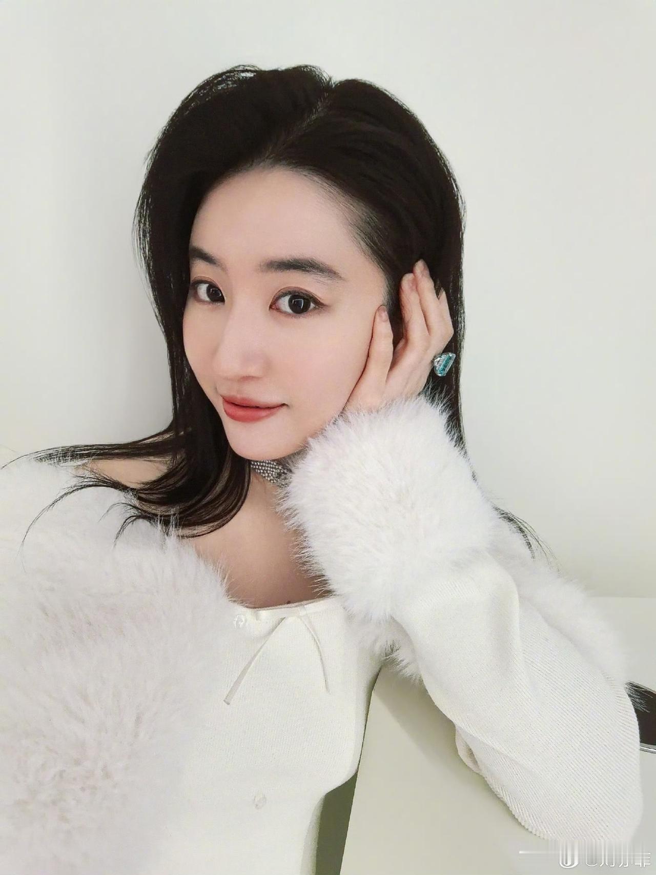 不得不说，景甜不光人长的美还很会谈恋爱。想想啊，一个生的国色天香，花容月貌的女神