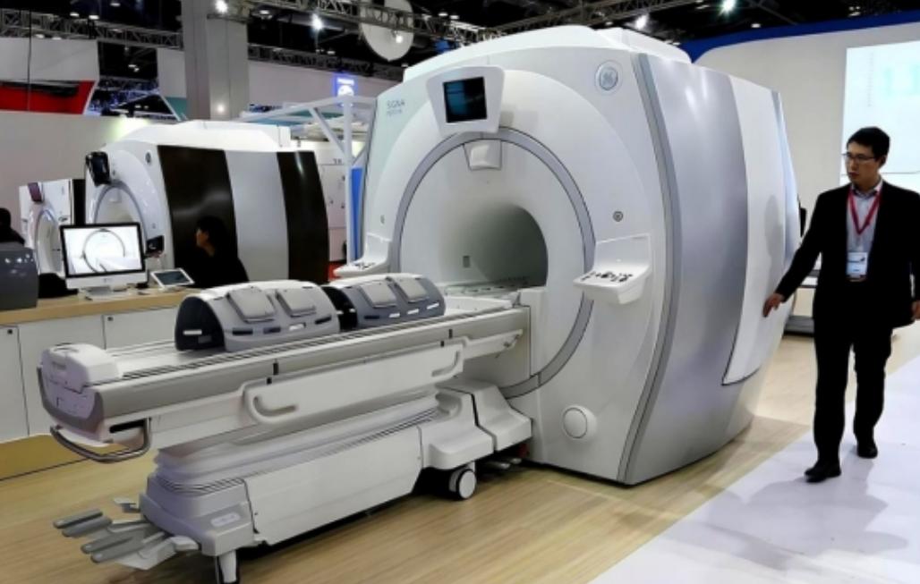 一台核磁共振仪，以前飞利浦卖我们3000万。后来，我们自己研发出来了，他扭头就卖