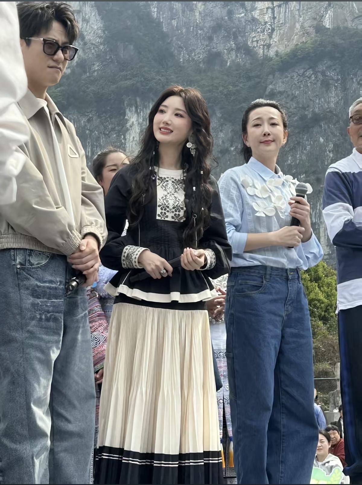  毛晓彤把民族风穿成了诗[比心]民族风与少女感的完美融合，是毛晓彤独有的魅力[赞