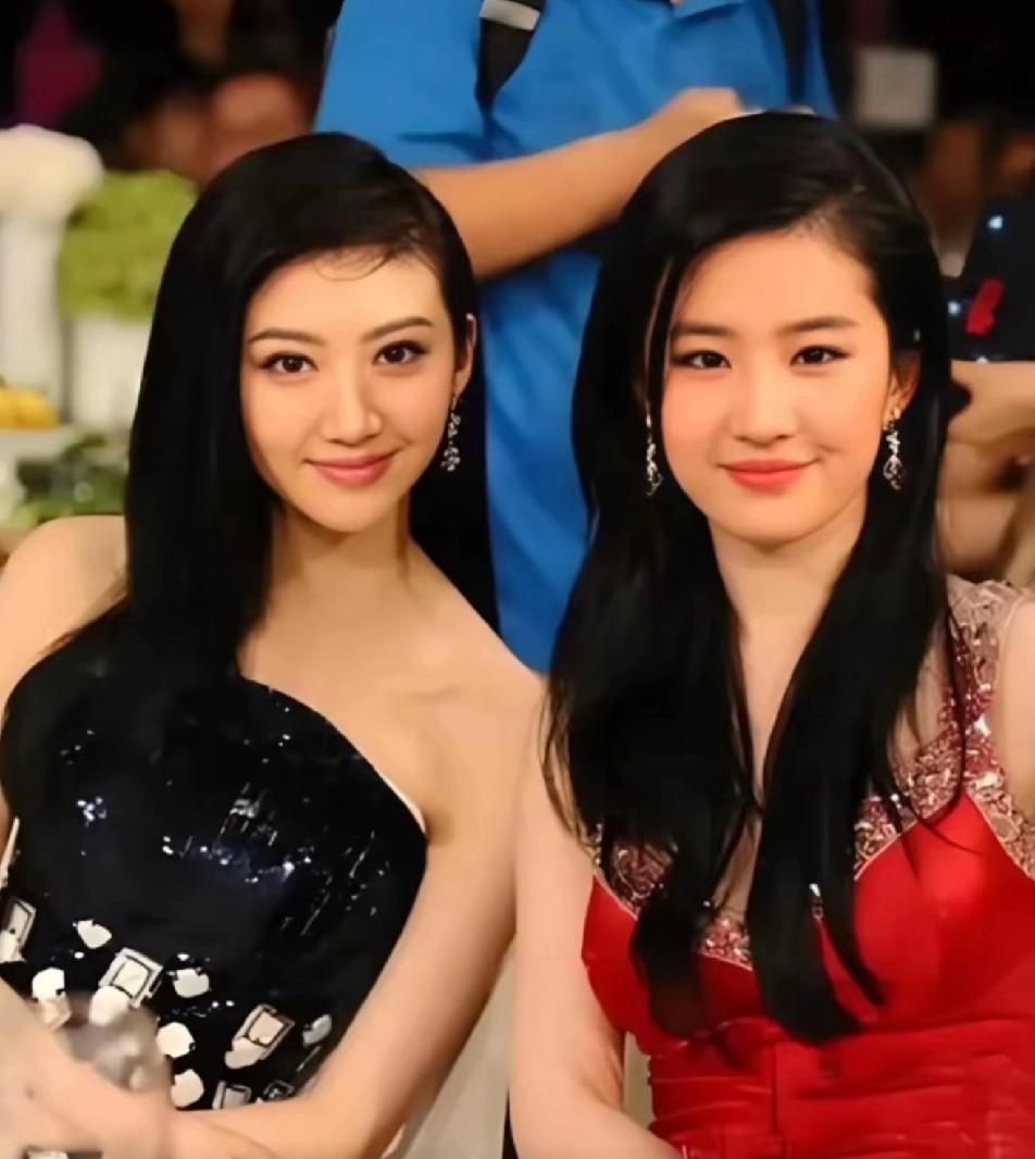 景甜巅峰时期的颜，刘亦菲都得避其锋芒，景甜这雪白的肌肤真的为她加分不少，冷白皮让