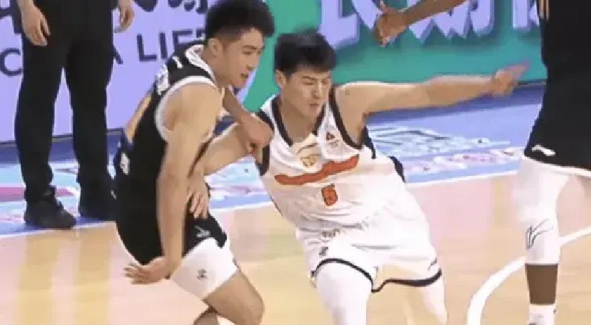 你练了十年接球就投。教练却骂你关键时刻，不该突破。肌肉比脑子先动。陈家政接