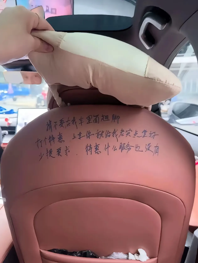 难道没有人投诉嘛[哭笑不得][哭笑不得][哭笑不得][哭笑不得]