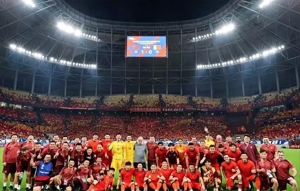 足协再为国足选外教，球迷们建议取消一团队！不管东亚杯由哪位代理主帅，足协仍会为