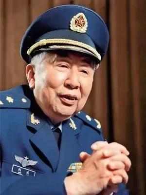 闫肃为何能评为“文职特级”？军改以前，部队文艺工作者不授予军衔，但设置了与军