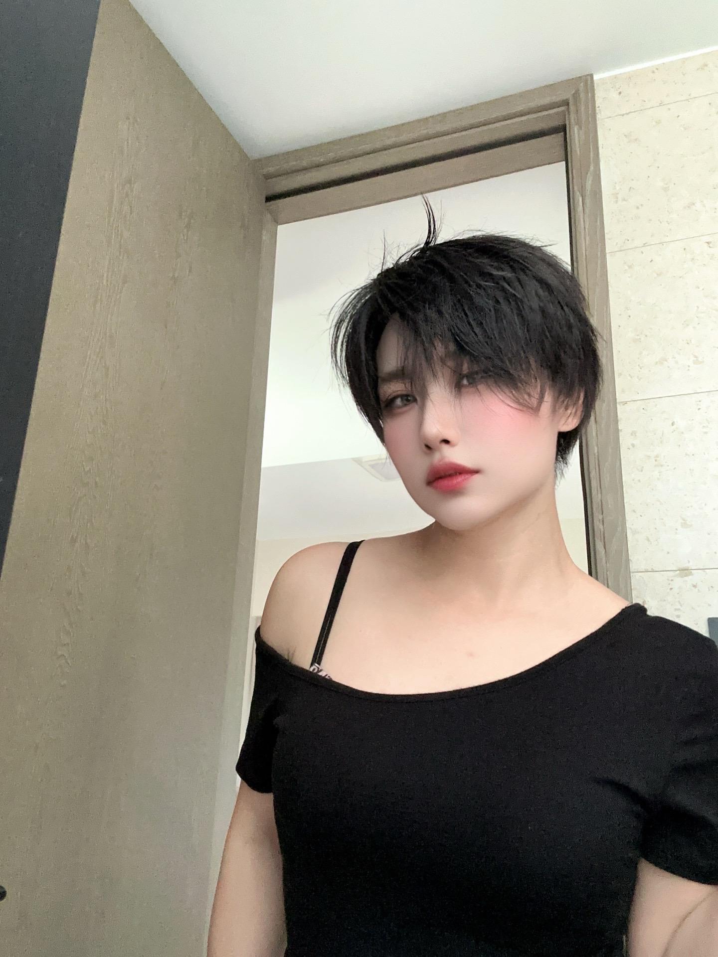 短发 微胖