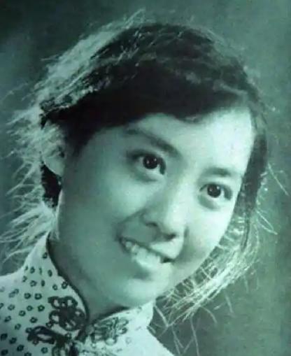 1966年，75岁的李宗仁娶了26岁的胡友松，洞房花烛夜，李宗仁高高兴兴走进卧室