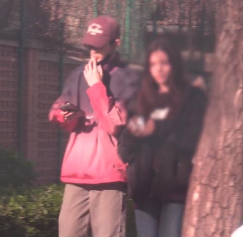 印象里荣梓杉，还是《隐秘的角落》朱朝阳，一个小小的小男生，没想到他都已经恋爱