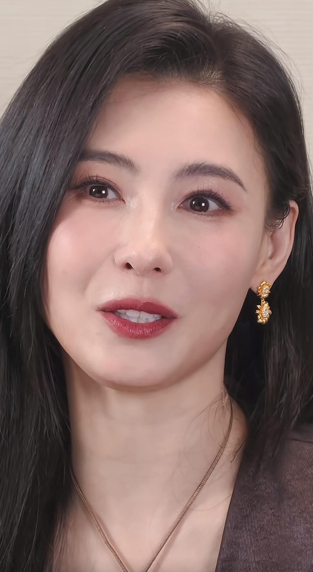 这位小姐姐的妆容真精致！都还认识她吗？