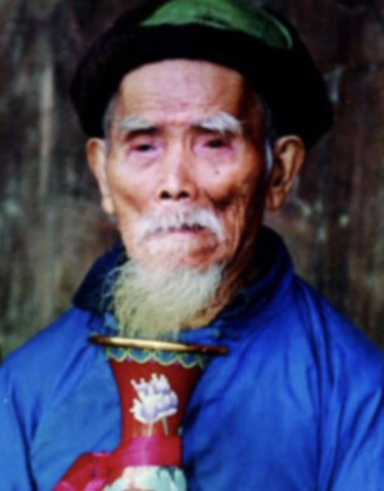 “中国长寿之王”龚来发，终身未娶活到133岁，可匪夷所思的是，他却有一个公认的“