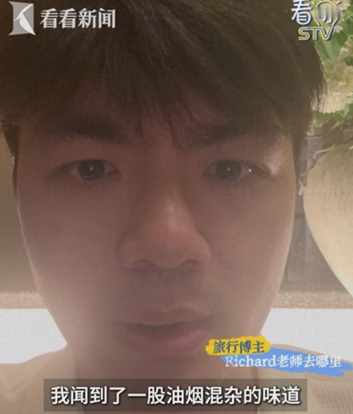 拿整架飞机人命当儿戏！8月25日光明网报道，新加坡，航班万米高空，一名乘客躲进厕