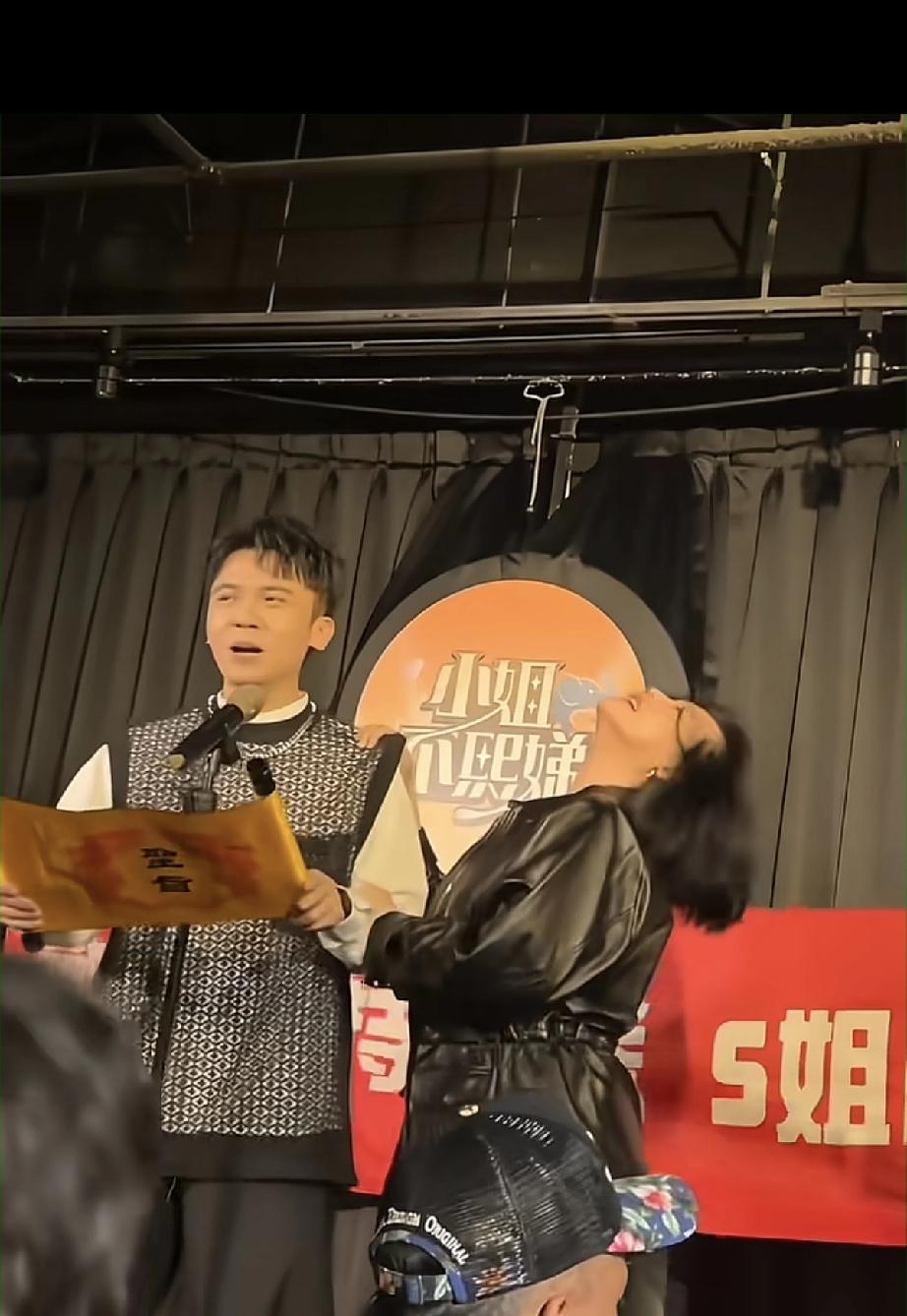 小S又开始狂野了，看着还是有点心酸!4月7日，小S录制新节目《小姐不熙娣》，