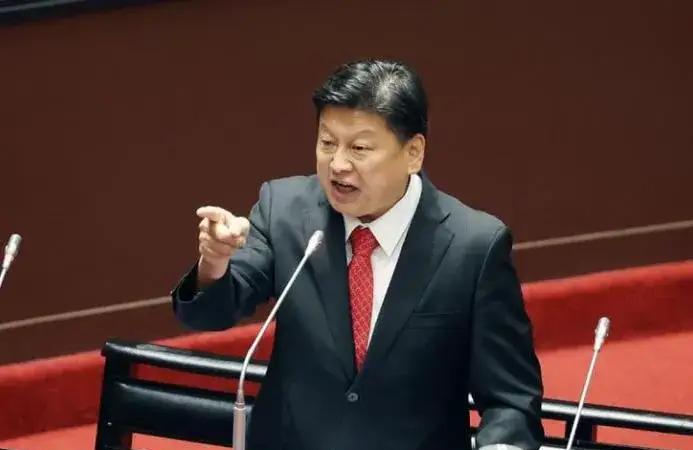 舍我其谁，傅崐萁也将是万年总召11月7日，国民党团内部提案，废止了党团总召不可