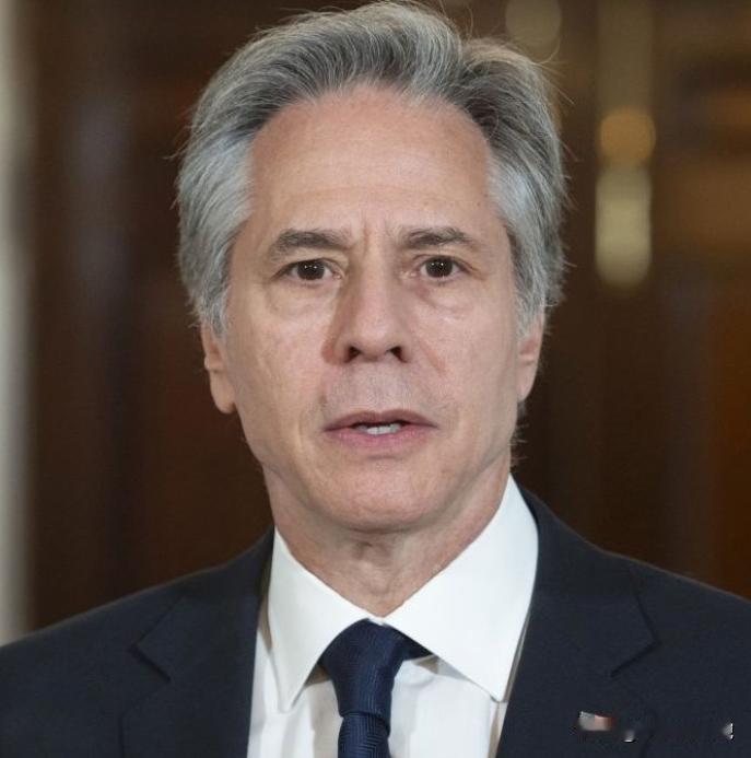 前国务卿布林肯显得非常无奈，他批评特朗普政府是要执意建立的一个“三极世界”，由美