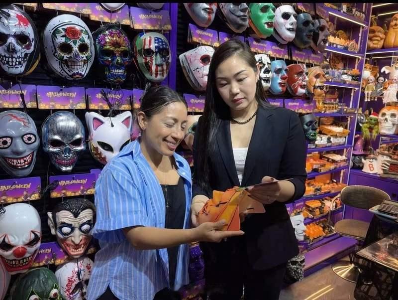 实探丨关税风暴中的义乌: 玩具厂老板们硬核博弈