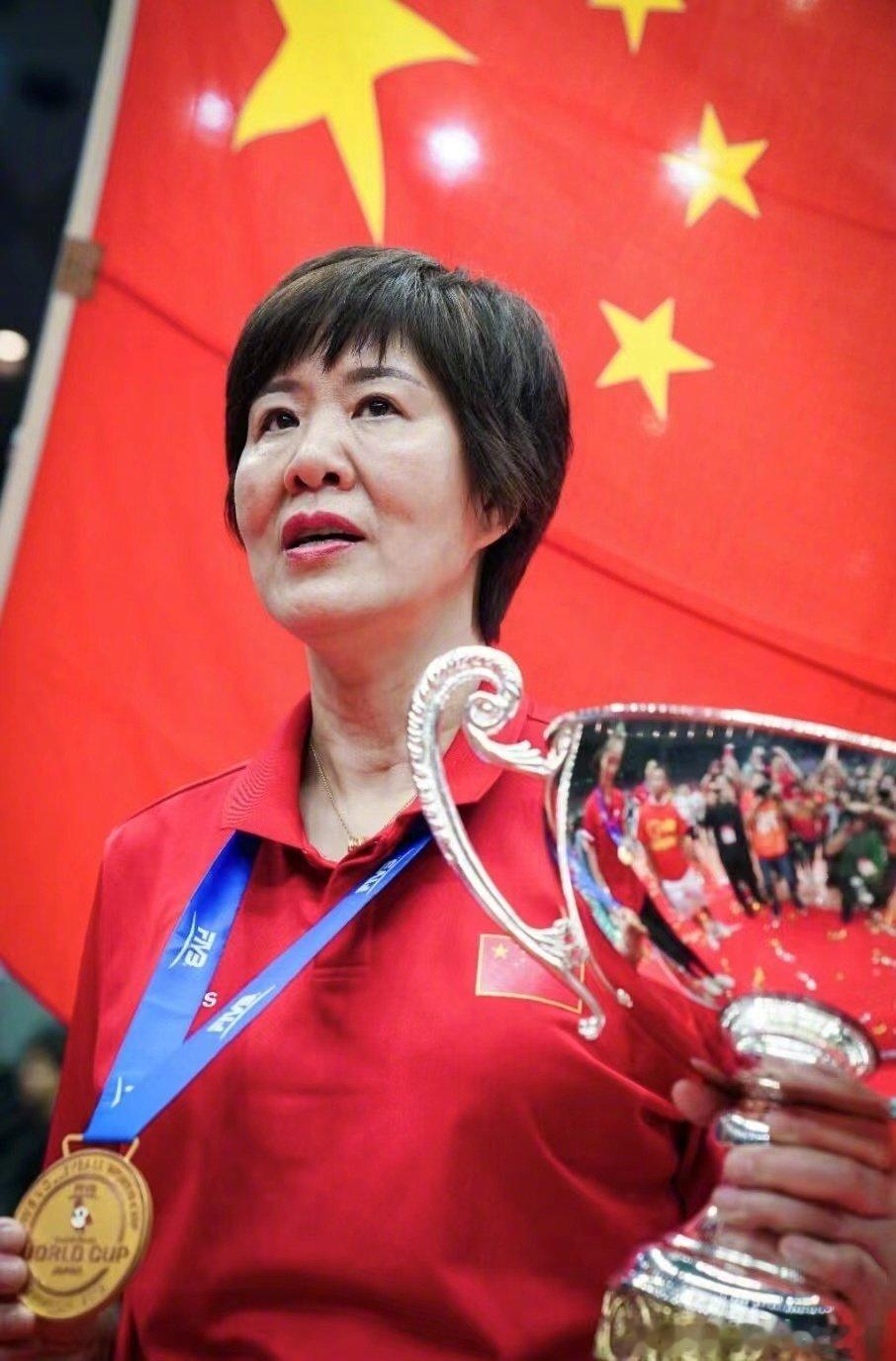 #中国女排#2028奥运会有希望冲击奖牌的阵容主教练：外教领队：赖亚文顾问：郎平助理教练：赖亚文、沈