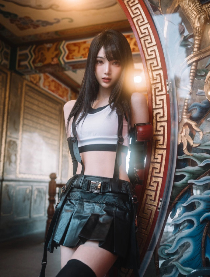 林俊杰和网红七七两人年龄差约21岁，年初已传恋情，女方多次现身林俊杰演唱会VIP