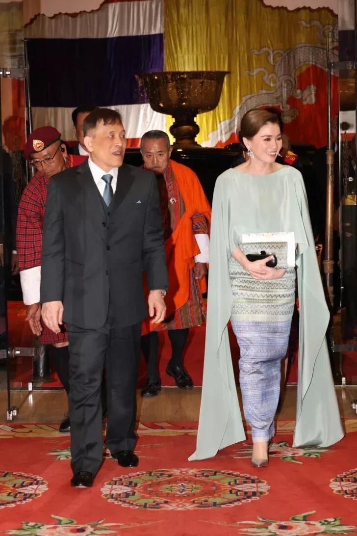 甘蔗没有两头甜。苏提达王后贵为泰国王后，享受荣华富贵，住着豪华的王宫，使奴唤婢，