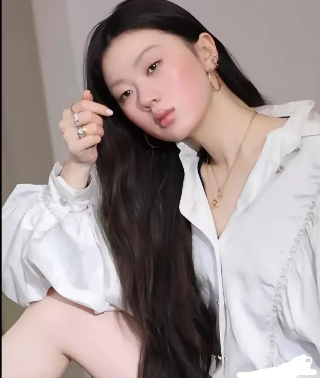 单依纯道歉了，但我却高兴不起来。这届新人，是不是把“个性”当成了无视规则的挡