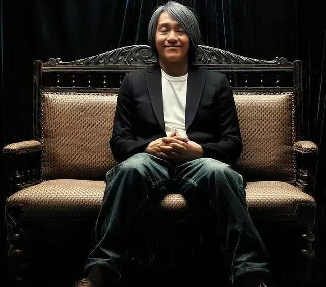 星爷已经很难再结婚了。原因很简单，不是因为没人爱，也不是因为脾气怪，而是因为母亲