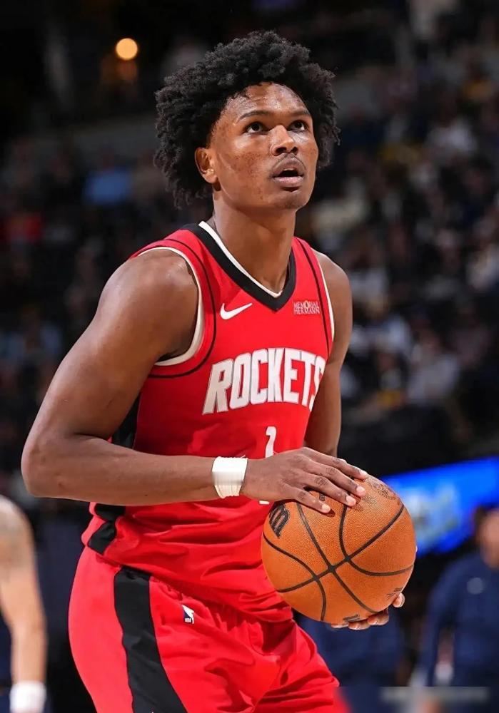 别再只盯着他的三分了，告诉你个恐怖事实：联盟防守第三的人，只拿970万。总经