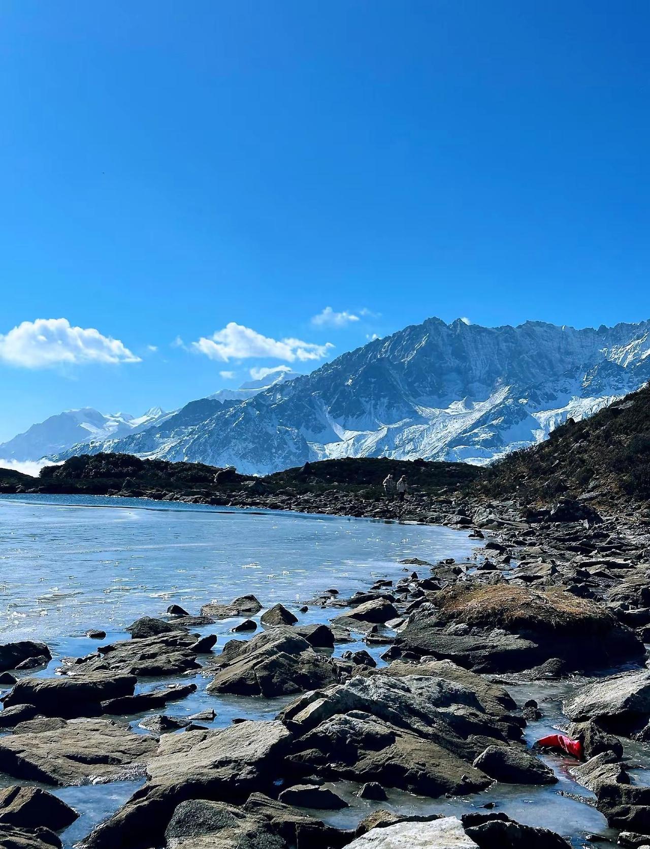 野马海子实拍，一天往返180。新手友好，攀升700m。往返徒步5km。每周1/3