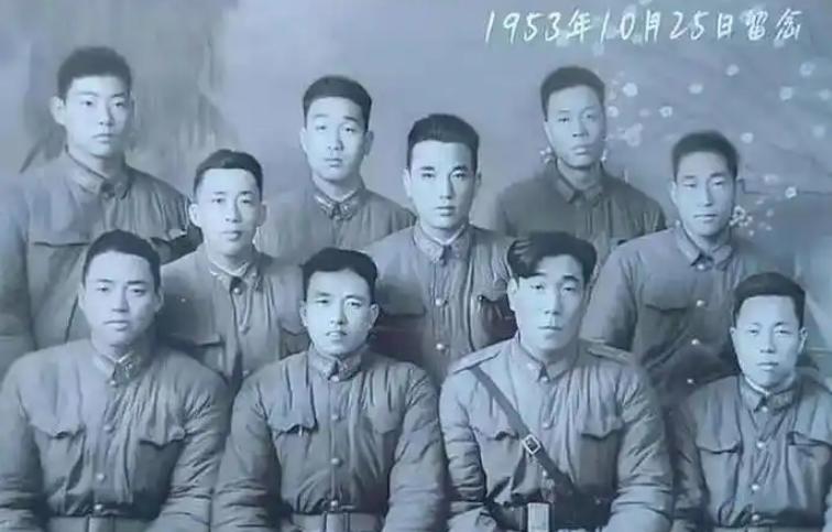 1952年，北京部队医院，志愿军师长询问30岁的女军医：“为啥还不结婚，”
