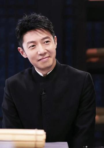 给央视打工19年，几乎6年零下几十度的春晚分会场，撒贝宁连他微信都没有。 这