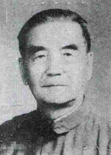1949年，成都已被层层包围，国民党第30军军长鲁崇义把亲信召集到一处，只讲了一