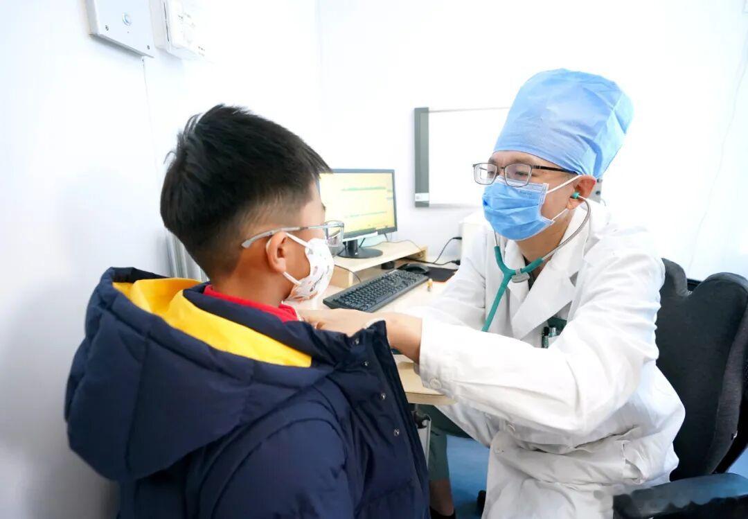 北京流感高发：青少年为主向上班族蔓延！据北京日报等媒体今天（12月1日）报道，监