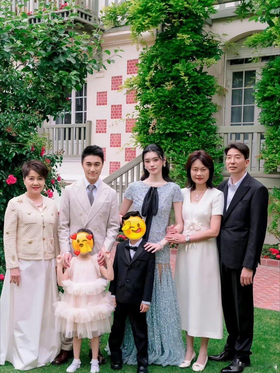 奚梦瑶父亲在2026年6月法国古堡婚礼上以近185cm的挺拔身高、笔直仪态和儒雅